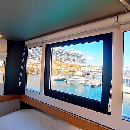 Casa Flotante En El Puerto De Vigo - Different Charter Hotell Exteriör bild